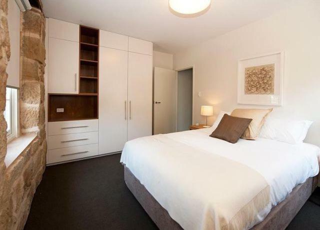 Balmain Wharf Apartment *